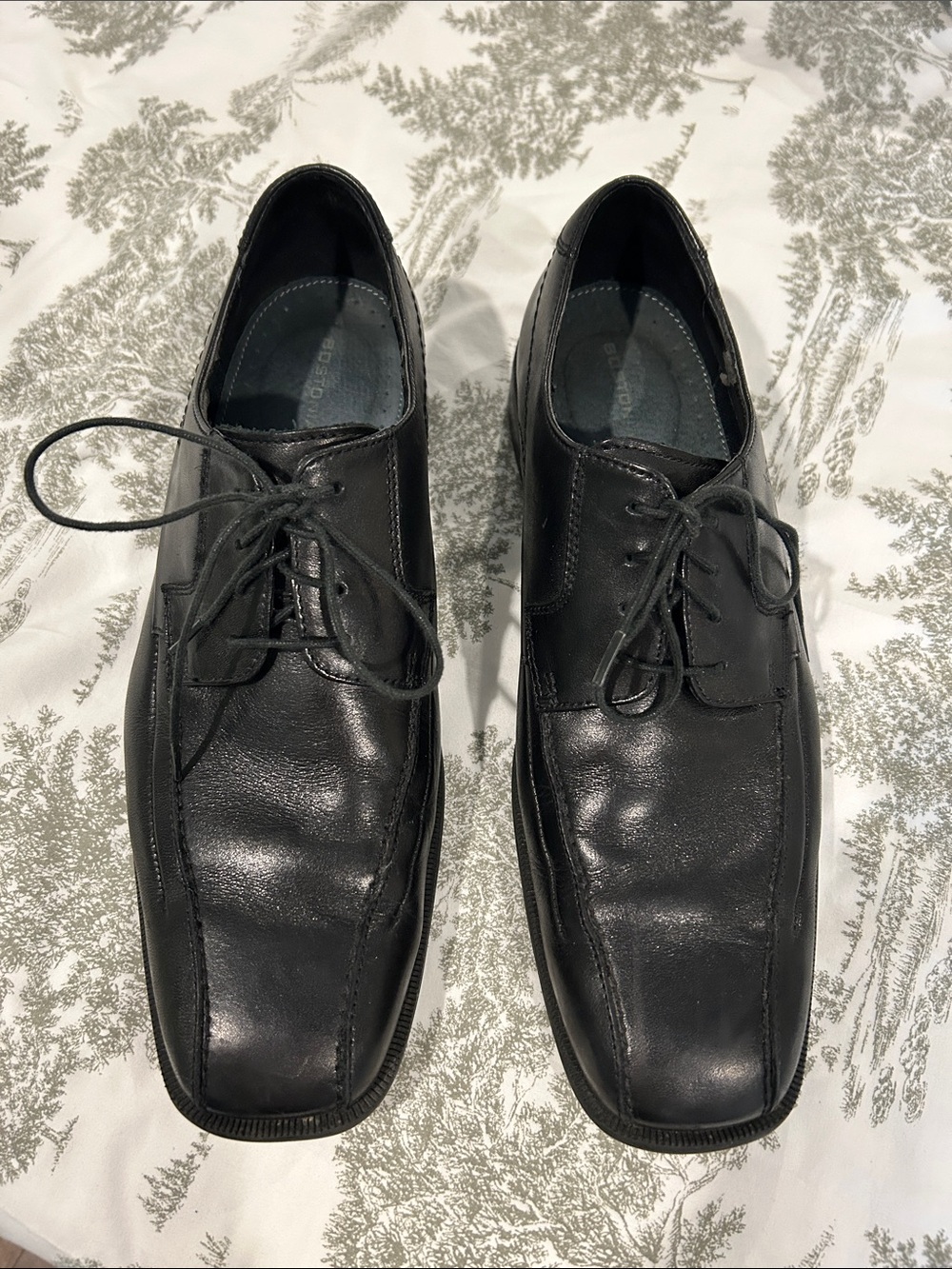 Bostonian Men's Black Leather Lace-Up Oxfords
